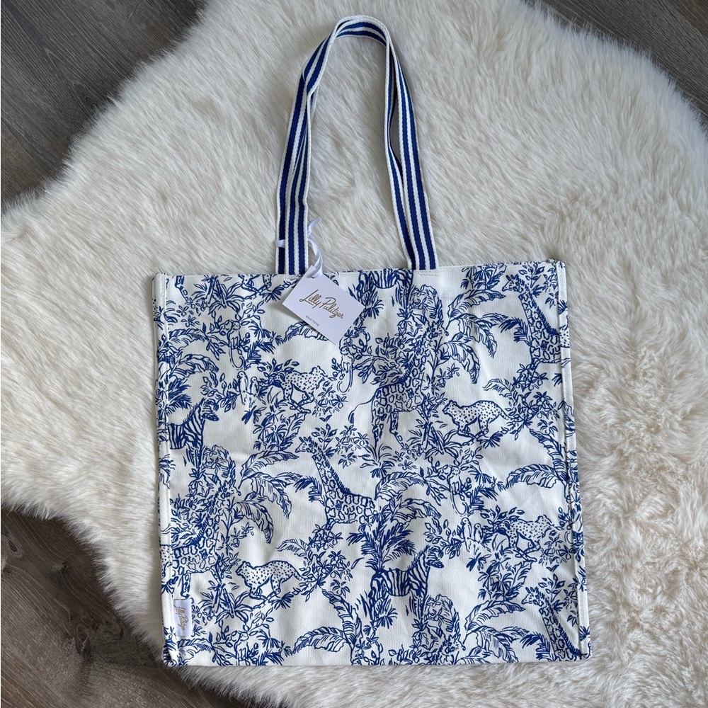 💙🤍 LILLY PULITZER Eco Market Tote in Safari Party